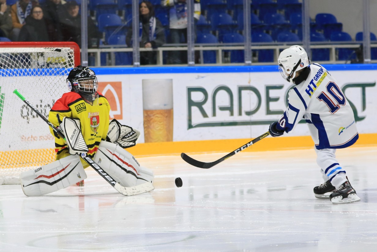 Třeťáci si vyzkoušeli extraligový led během zápasu Komety