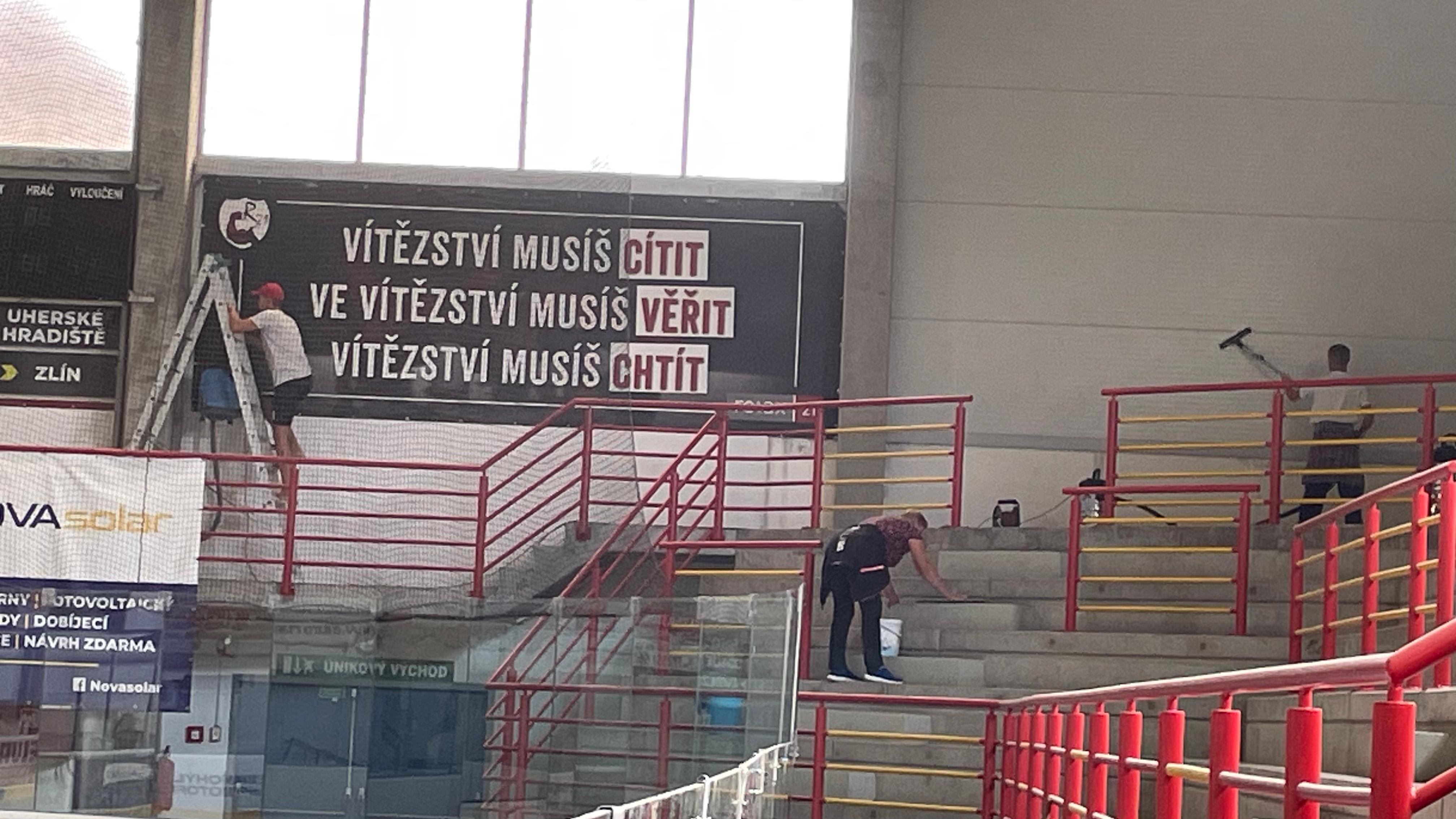 O víkendu proběhl generální úklid haly za pomoci dobrovolníků